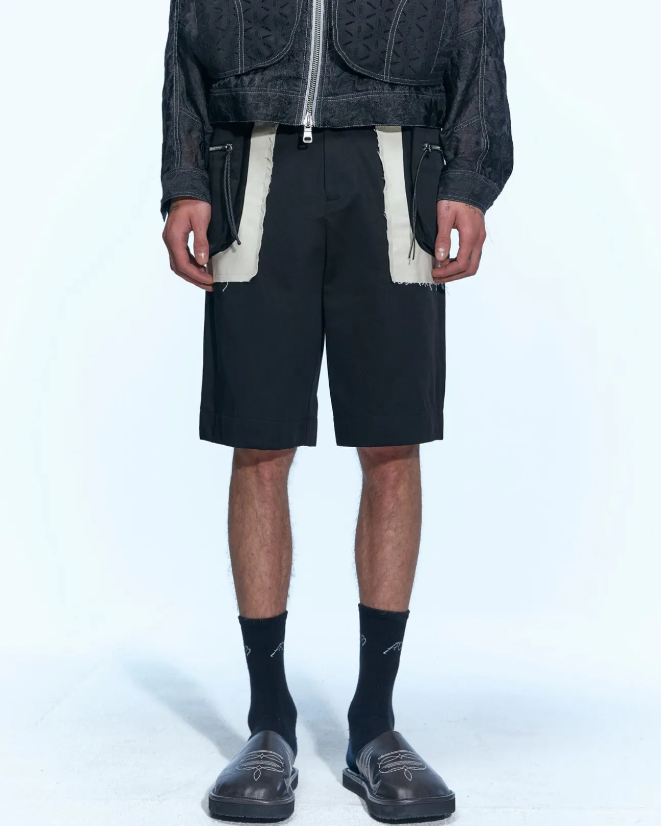 Andersson Bell Raw Edge Cargo Shorts Apa641M(Black)-Men Trousers